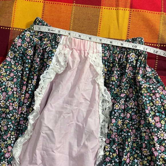 Vintage Pitchfork Lace Skirts - Picture 3 of 10